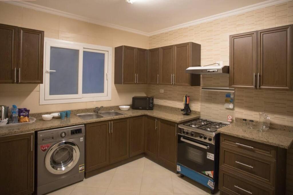Parkside Boutique 3 Bbr Serviced Apartment - Ocean Blue - Near Airport Caïro Buitenkant foto