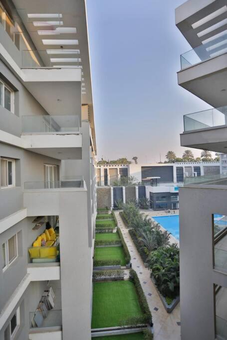 Parkside Boutique 3 Bbr Serviced Apartment - Ocean Blue - Near Airport Caïro Buitenkant foto