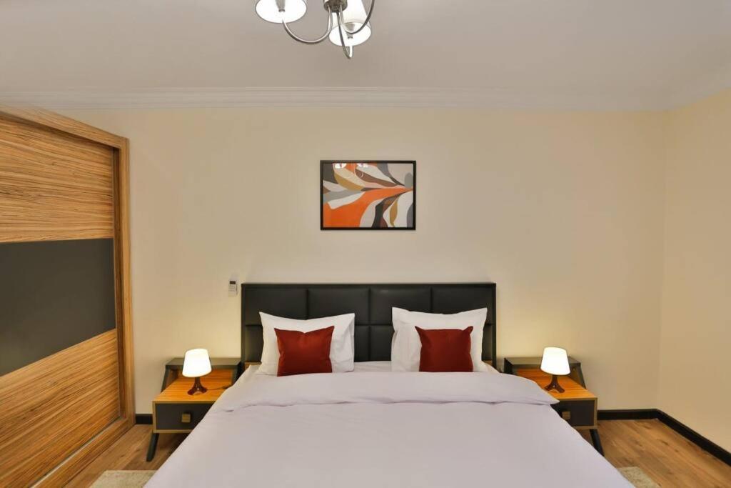 Parkside Boutique 3 Bbr Serviced Apartment - Ocean Blue - Near Airport Caïro Buitenkant foto